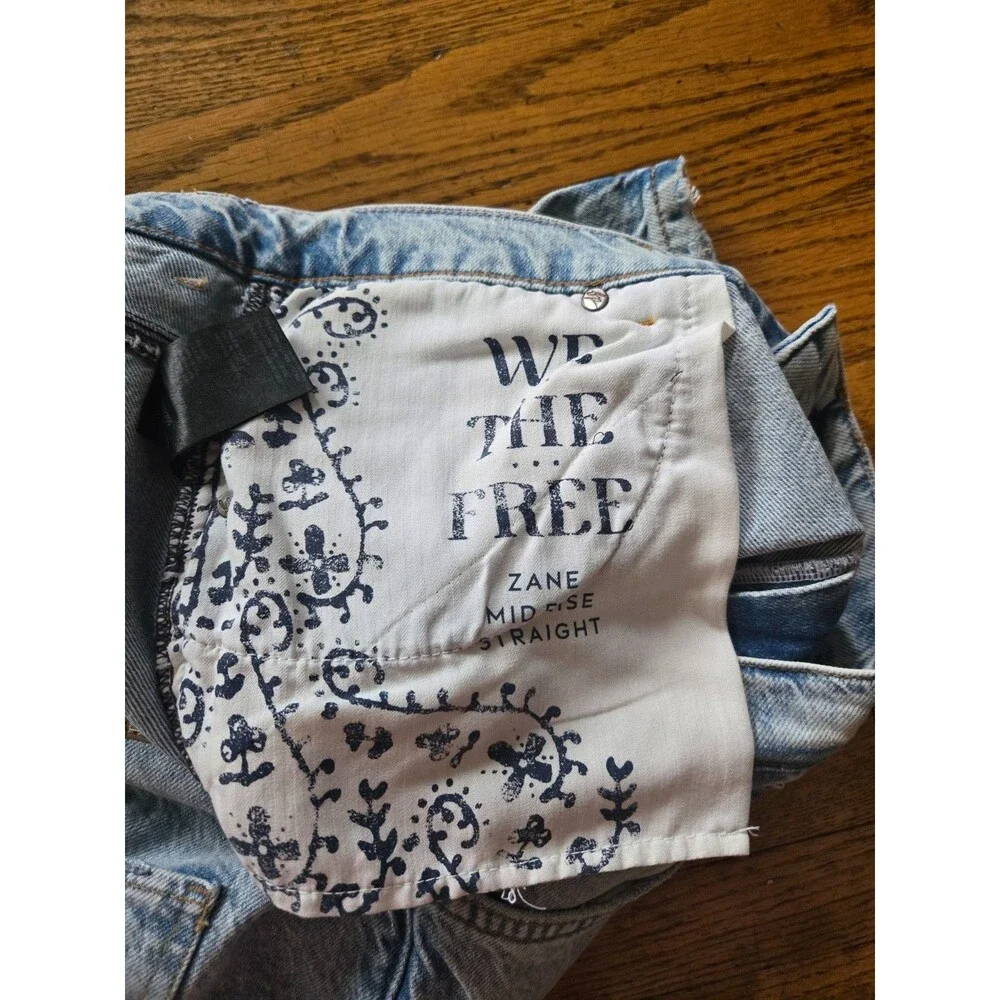 Free People We the Free Zane Midrise Straight Leg Lightwash Jeans Size 33